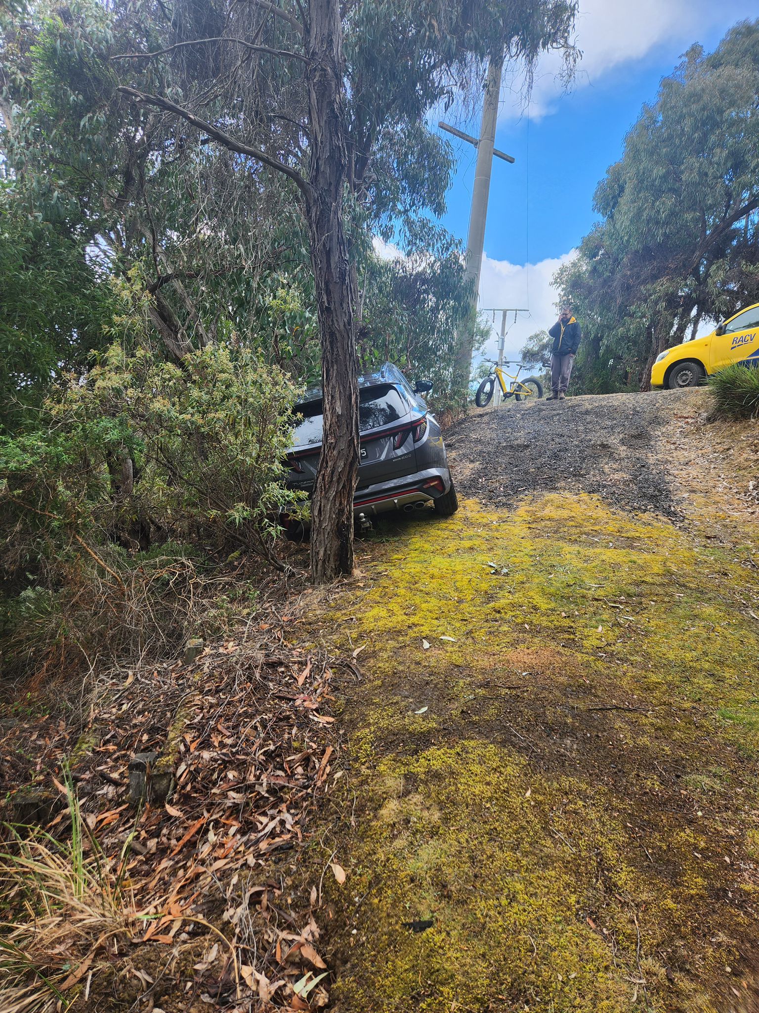 MG SUV off-road recovery